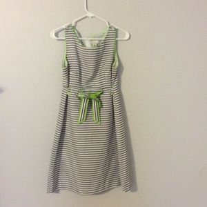 Fun dress! Beautiful fit size 6